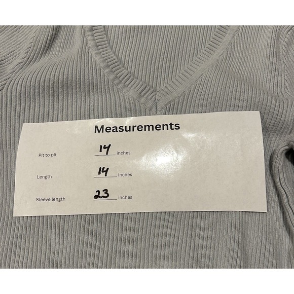 Brandy Melville Sweater Gray Knit Long Sleeve Cropped V-Neck‎ One Size - Picture 6 of 6